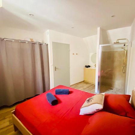 Les Appartements Du Vieux Poussan Esterno foto