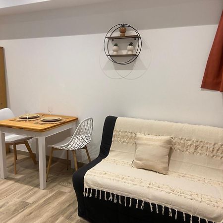 Les Appartements Du Vieux Poussan Esterno foto
