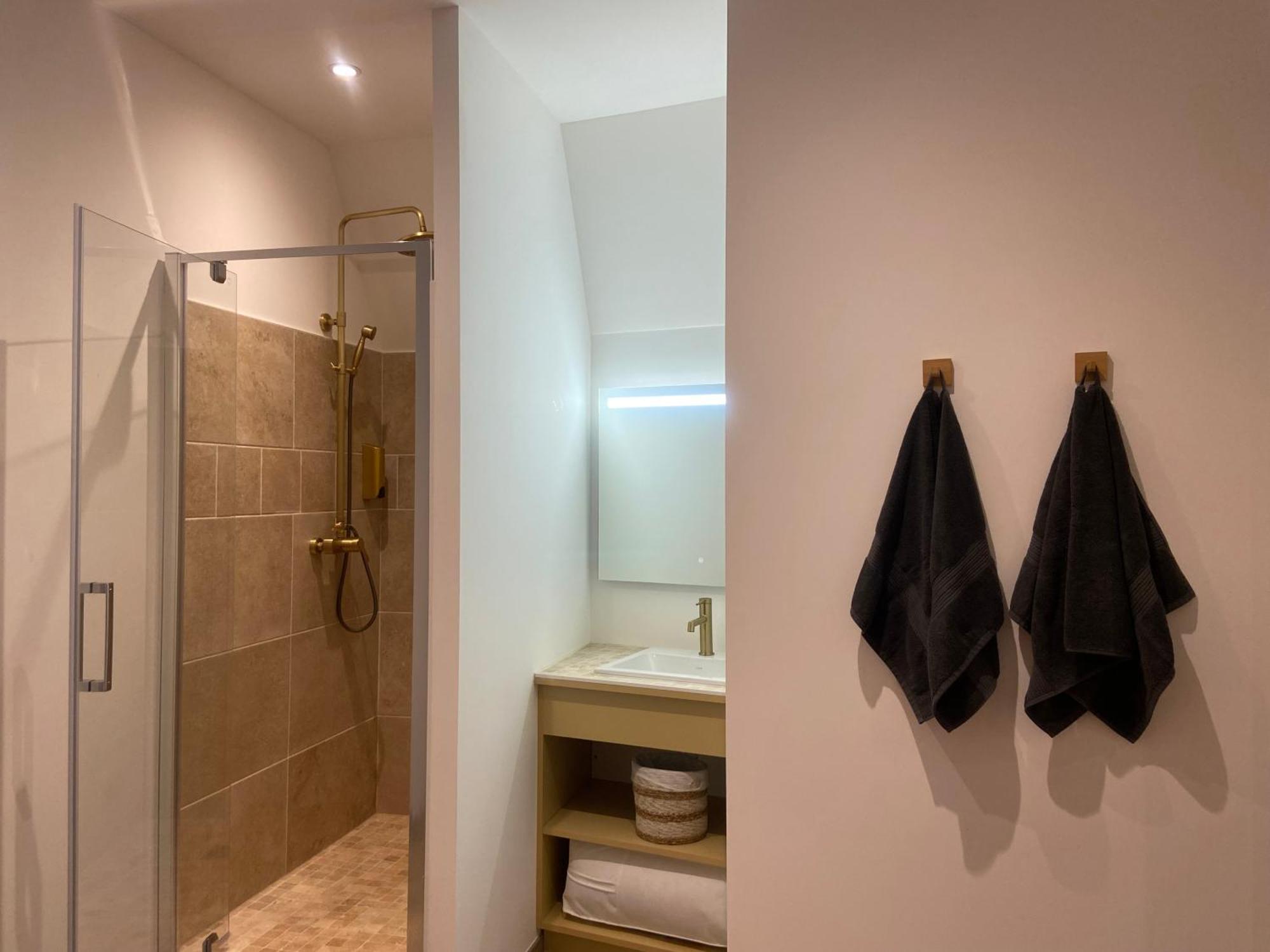 Les Appartements Du Vieux Poussan Esterno foto