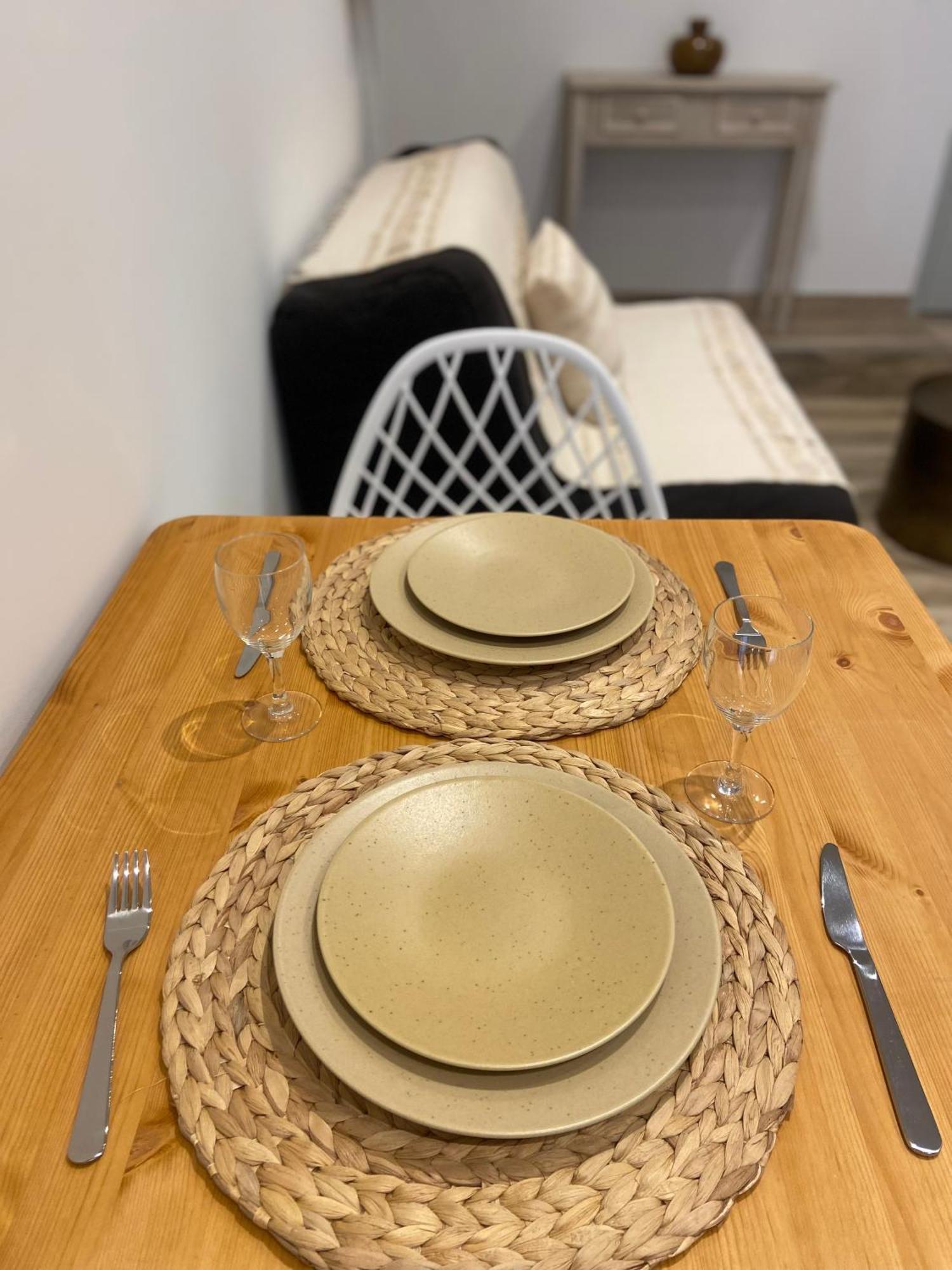 Les Appartements Du Vieux Poussan Esterno foto