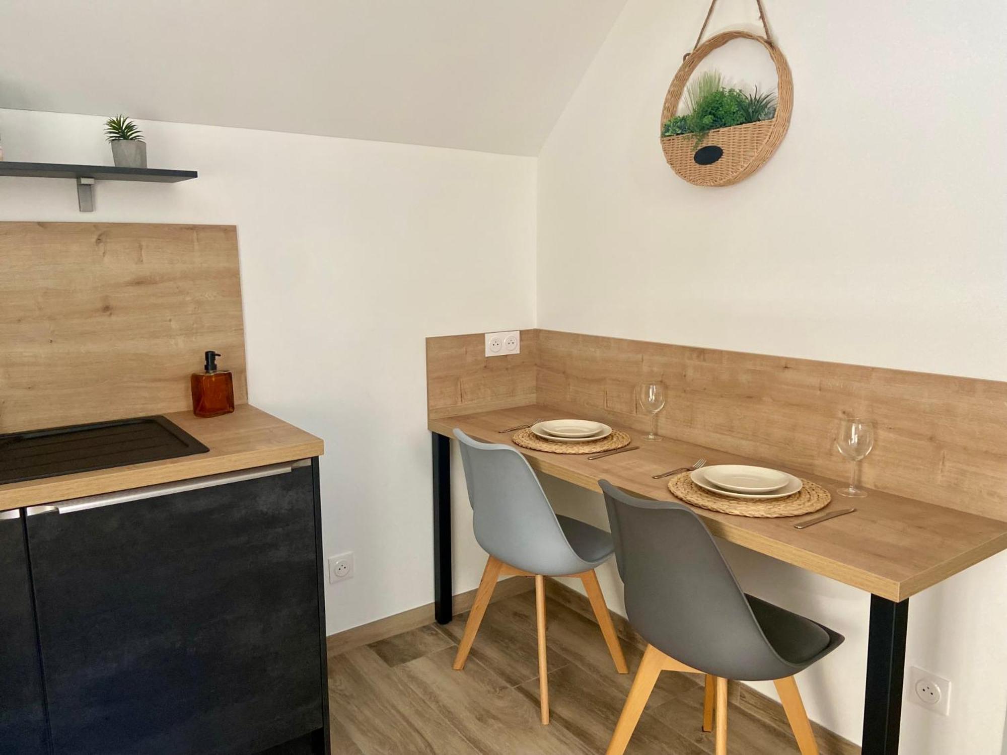 Les Appartements Du Vieux Poussan Esterno foto