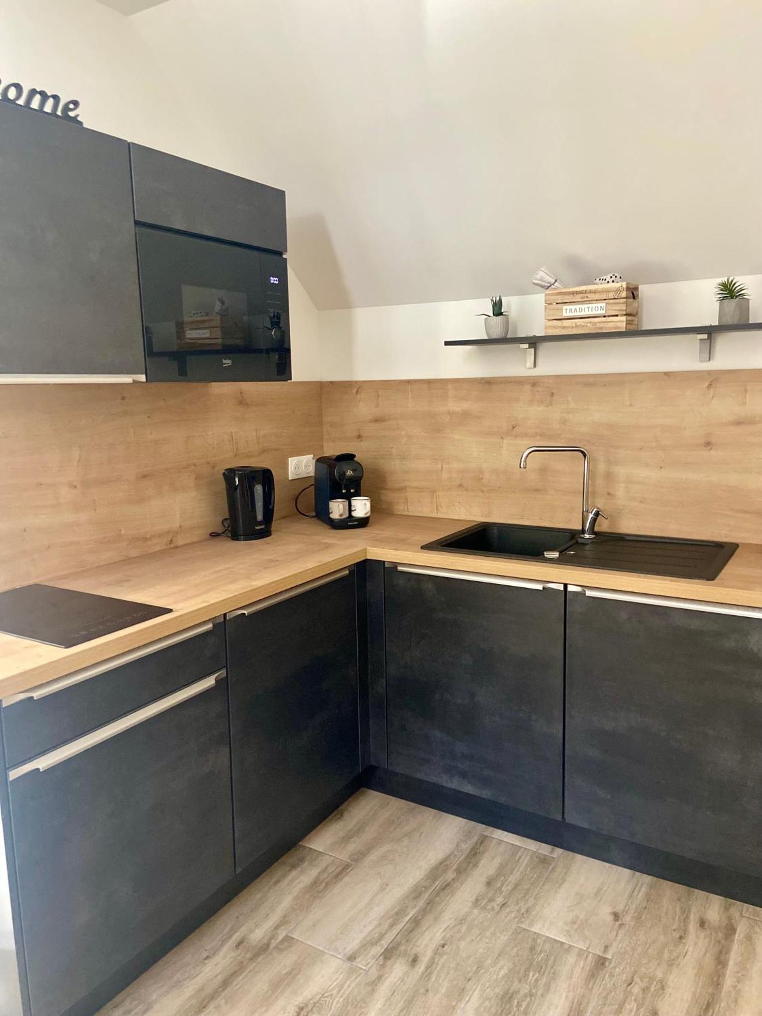 Les Appartements Du Vieux Poussan Esterno foto