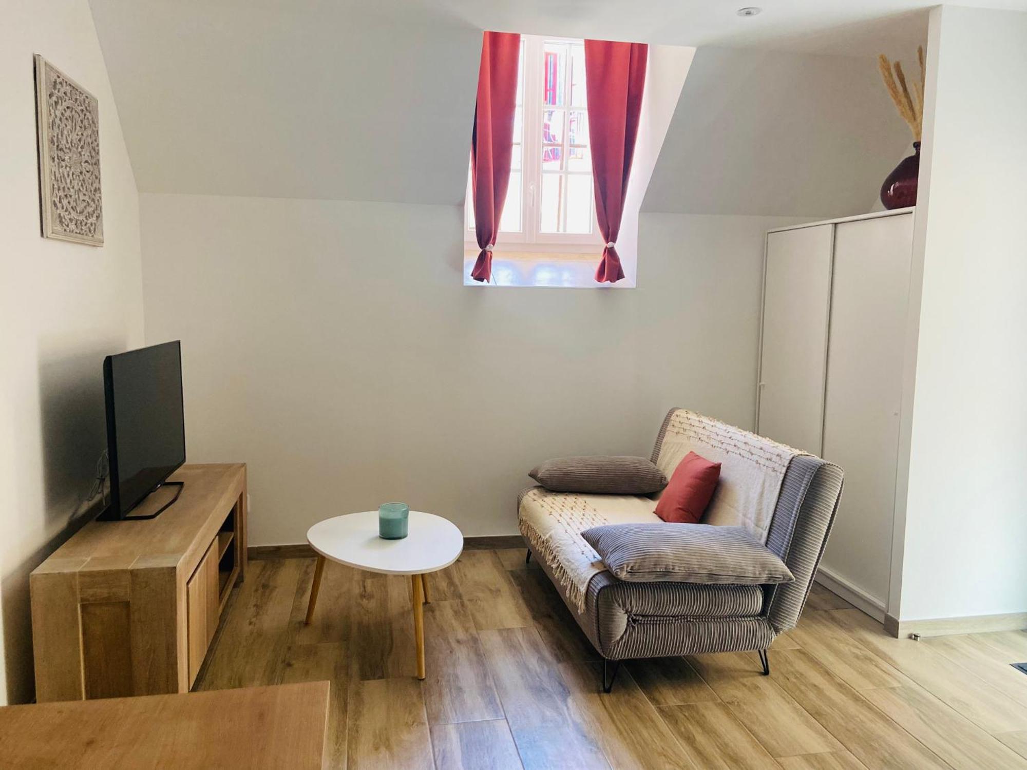 Les Appartements Du Vieux Poussan Esterno foto