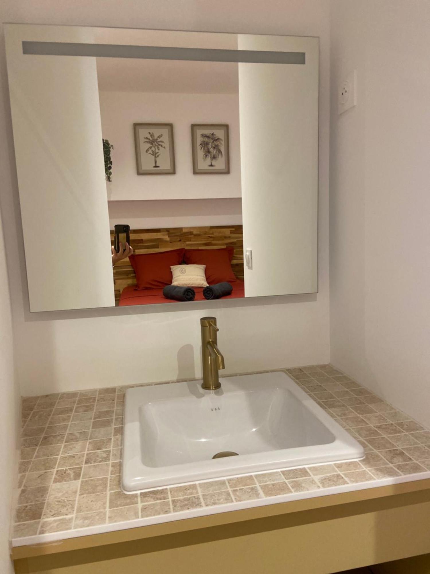 Les Appartements Du Vieux Poussan Esterno foto